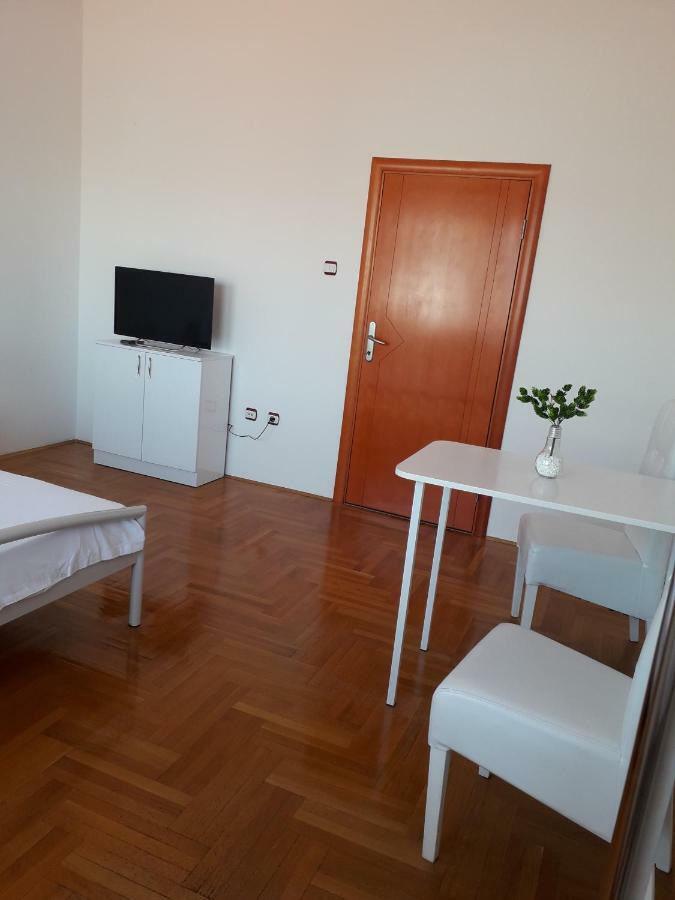 Apartman Dunja Ns 2 Novi Sad Eksteriør billede